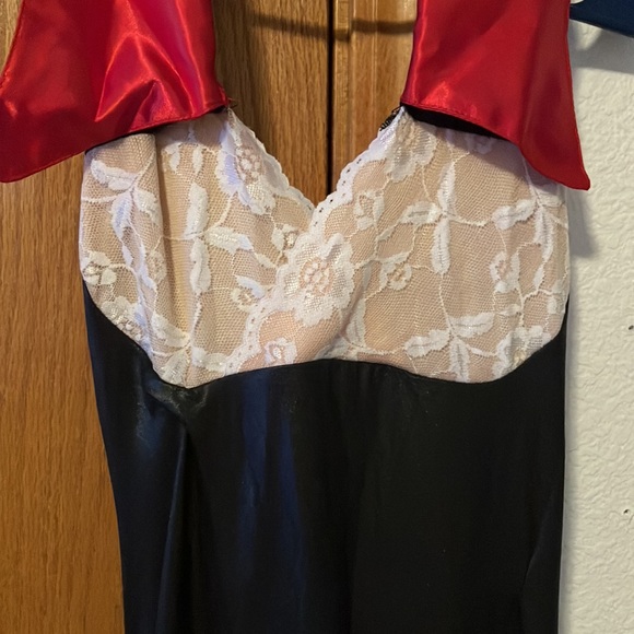 Forplay lady of darkness vampire costume

HALLOWEEN - Picture 4 of 7